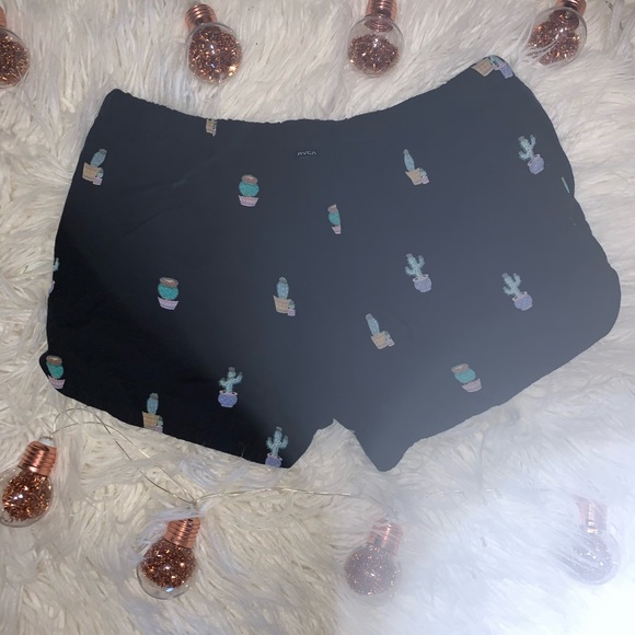 RVCA shorts - Picture 2 of 3